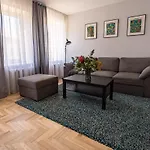 Lovely In The Center Apartment