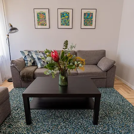 Lovely In The Center Apartment *